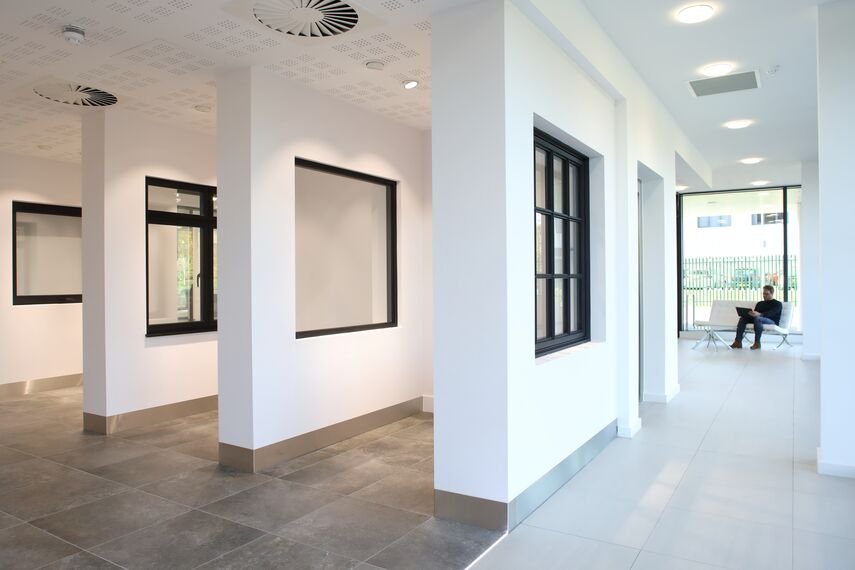 HiFinity Sliding & Folding, CW 50-FP Façades, CS 77 Fire Proof Windows and CW 50-SC Façades - Reynaers Knowledge Centre located in Birmingham, United Kingdom