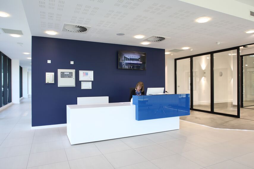 HiFinity Sliding & Folding, CW 50-FP Façades, CS 77 Fire Proof Windows and CW 50-SC Façades - Reynaers Knowledge Centre located in Birmingham, United Kingdom