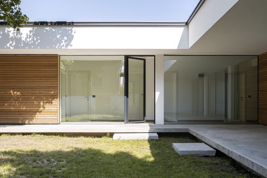 SlimLine 38 Doors and SlimLine 38 Windows - Villa Private house SlimLine 38 located in Cremona, Italy