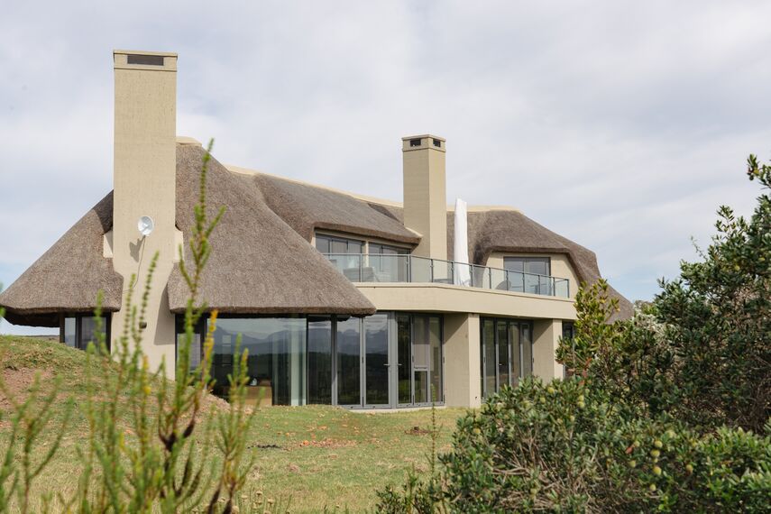 ConceptFolding 77 Sliding & Folding, MasterPatio Sliding & Folding, MasterLine 8 Windows, Mosquito Complementary Systems, MasterLine 8 Doors and MasterLine 8 Pivot Door Doors - Gondwana Private Game Reserve, Bush House located in Herbertsdale, South-Africa