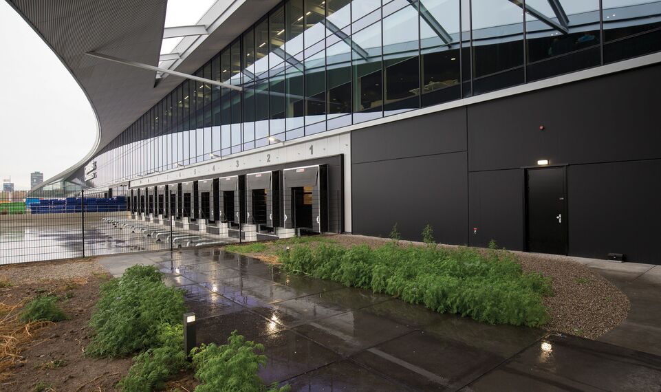 ConceptFolding 77 Sliding & Folding and ConceptWall 50 Façades - DC New Logic III located in Tilburg, The Netherlands