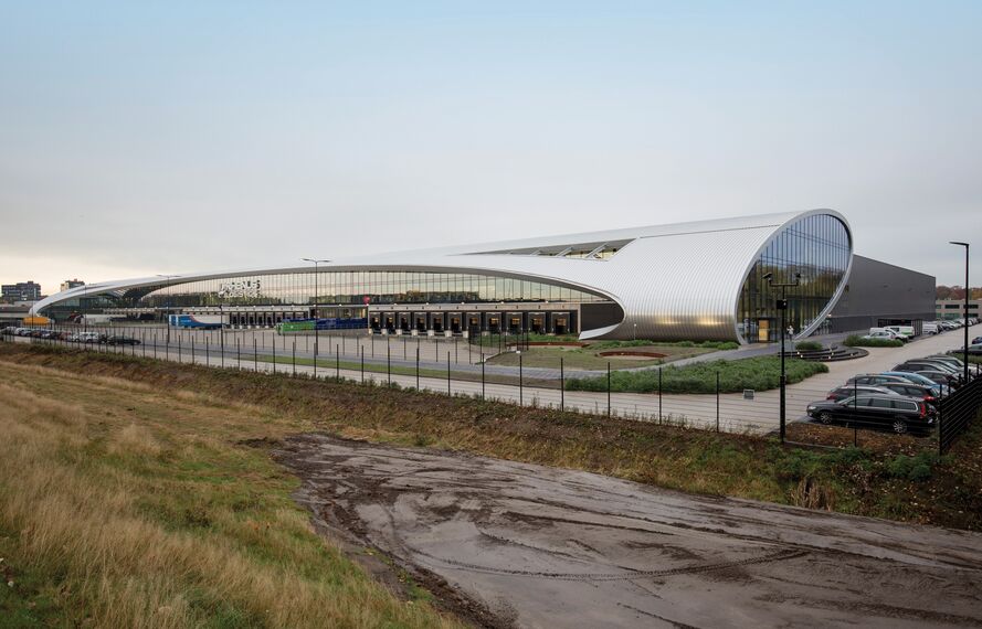 ConceptFolding 77 Sliding & Folding and ConceptWall 50 Façades - DC New Logic III located in Tilburg, The Netherlands
