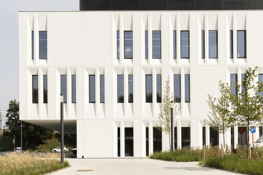 ConceptWall 50 Façades and ConceptSystem 77 Windows - College/University KULAB located in Brugge, Belgium