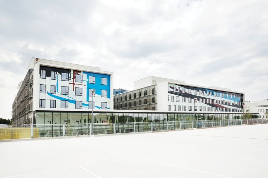 BriseSoleil 100 Solar Shading and ConceptSystem 77 Windows - AZ Sint Maarten located in Mechelen, Belgium