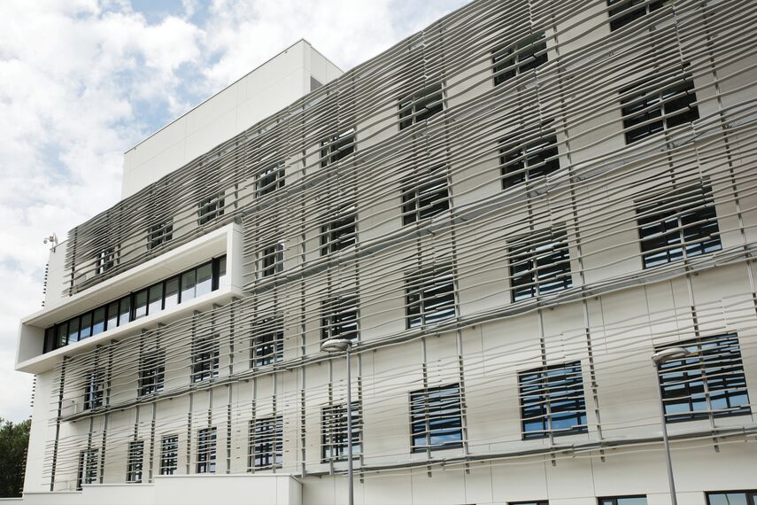 BriseSoleil 100 Solar Shading and ConceptSystem 77 Windows - AZ Sint Maarten located in Mechelen, Belgium