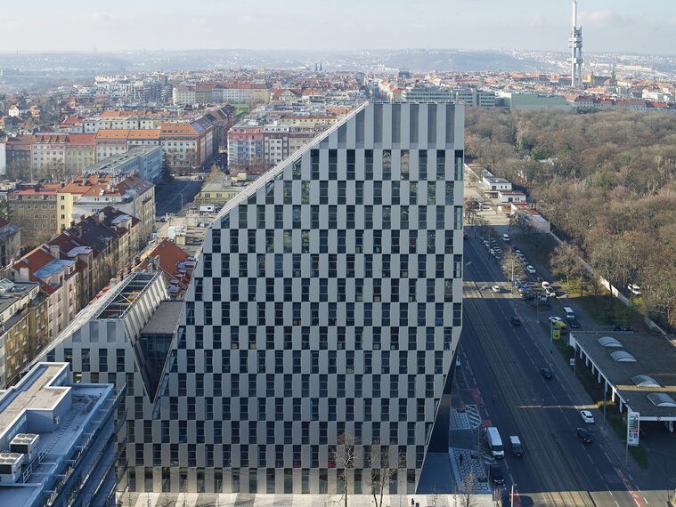 CW 86 Standard Façades and CW 86-EF Façades - Office building Crystal located in Prague, Czech Republic