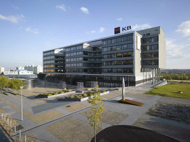 CS 86-HI (c) Cancelled Systems and ConceptWall 50 Façades - Západní mêsto (city west) Office Building located in Prague, Czech Republic