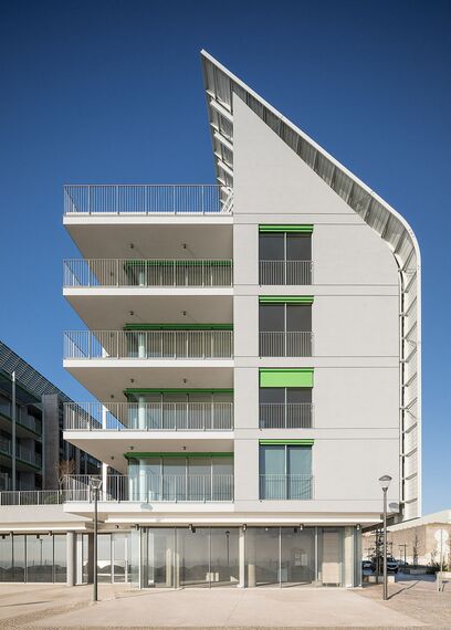 HiFinity Sliding & Folding, ConceptSystem 59Pa Doors, ConceptWall 50 Façades and SlimLine 38 Ferro Windows - Apartmentcomplex Prata Riverside village located in Lisbon, Portugal