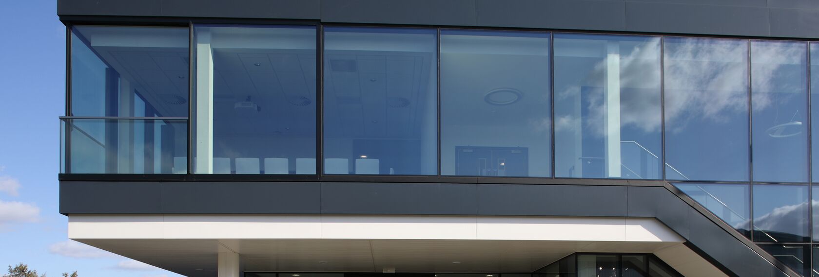 HiFinity Sliding & Folding, CW 50-FP Façades, CS 77 Fire Proof Windows and CW 50-SC Façades - Reynaers Knowledge Centre located in Birmingham, United Kingdom