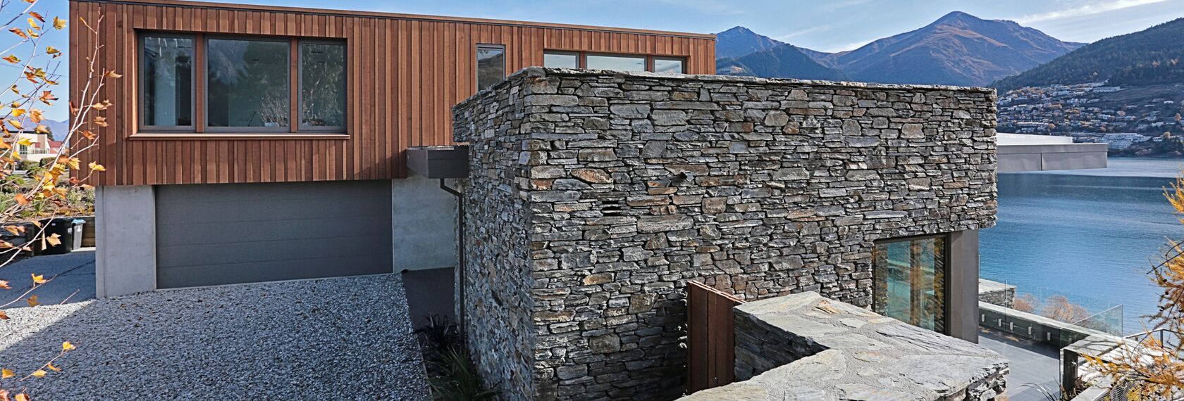 ConceptFolding 77 Sliding & Folding and ConceptSystem 77 Windows - Lake Wakatipu House located in Otago, New Zealand