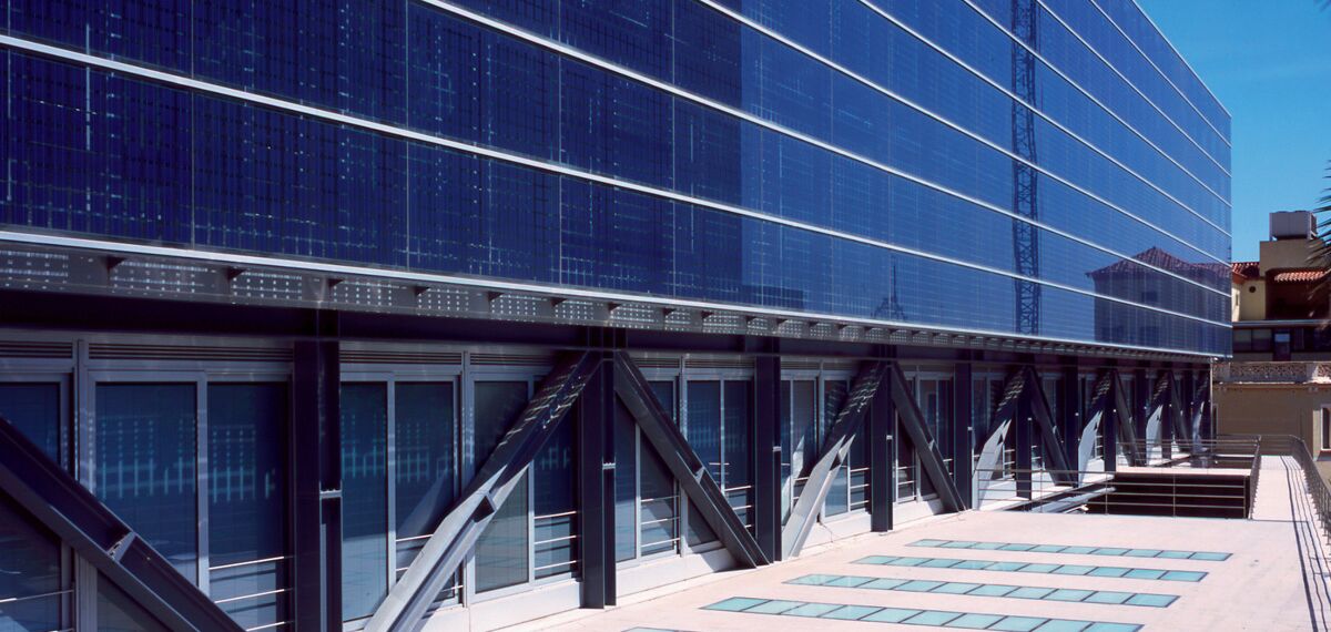 La Salle project in Barcelona, featuring photovoltaic solutions in its façade.