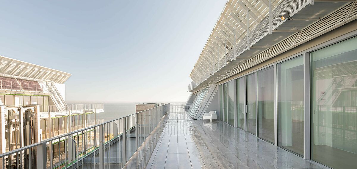 HiFinity Sliding & Folding, ConceptSystem 59Pa Doors, ConceptWall 50 Façades and SlimLine 38 Ferro Windows - Apartmentcomplex Prata Riverside village located in Lisbon, Portugal