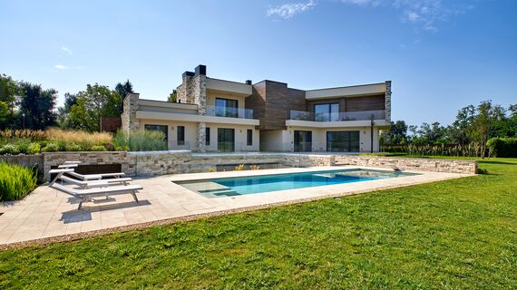 HiFinity Sliding & Folding - Villa Hi-Finity Bergamo located in Bergamo, Italy