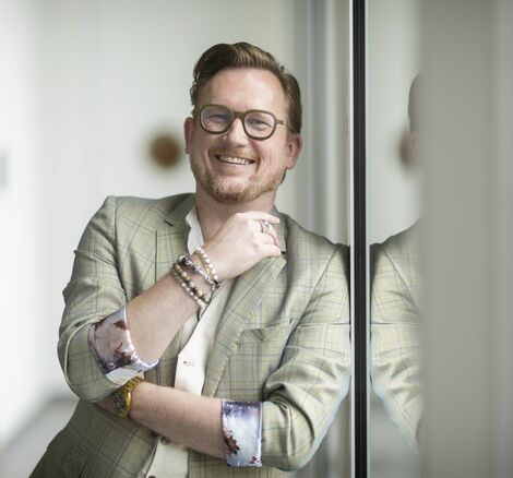 Portrait photograph of  Michael Schelfhout- van't Veer, HR Business Partner at Reynaers Aluminium.